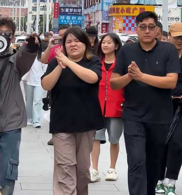 盈配资 那艺娜赛道，挤满了复出的劣迹网红